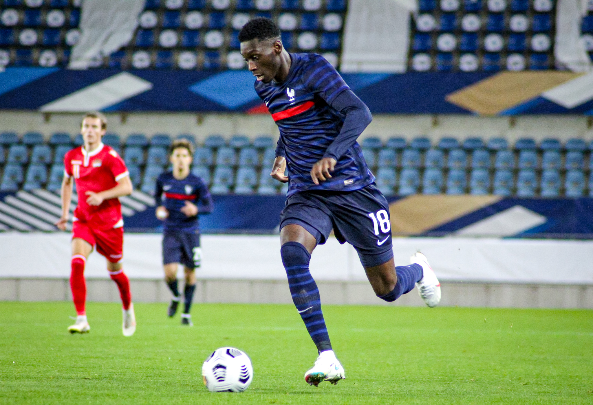 Photographie sportive professionnelle d’un athlète en match